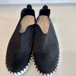 Isle Jacobsen Tulip 139 Perforated Slip-On Sneaker. Size 39 (9 US) Black